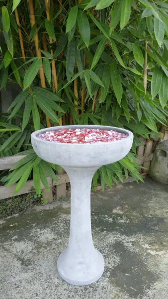 Triest - Vogeltränke | Schale auf Ständer | 82 cm H 